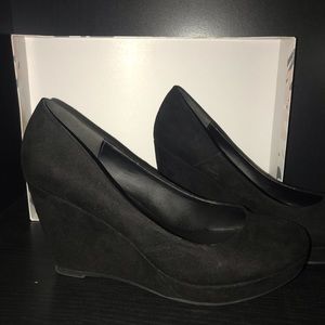 Apt. 9 black velvet wedges